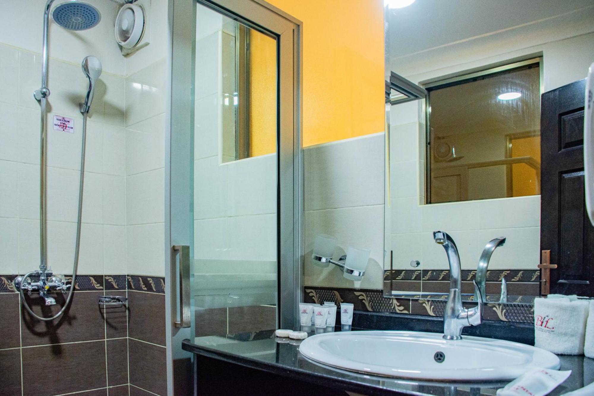 Bomah Hotel Limited Gulu エクステリア 写真